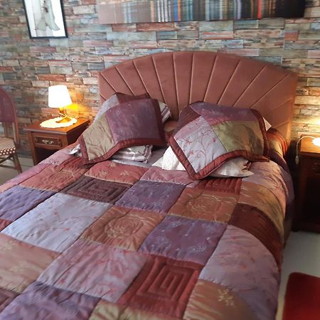 Chambre Lit Double Dans Pavillon , Chez Lilyanne 톤네이샤랑트 외부 사진