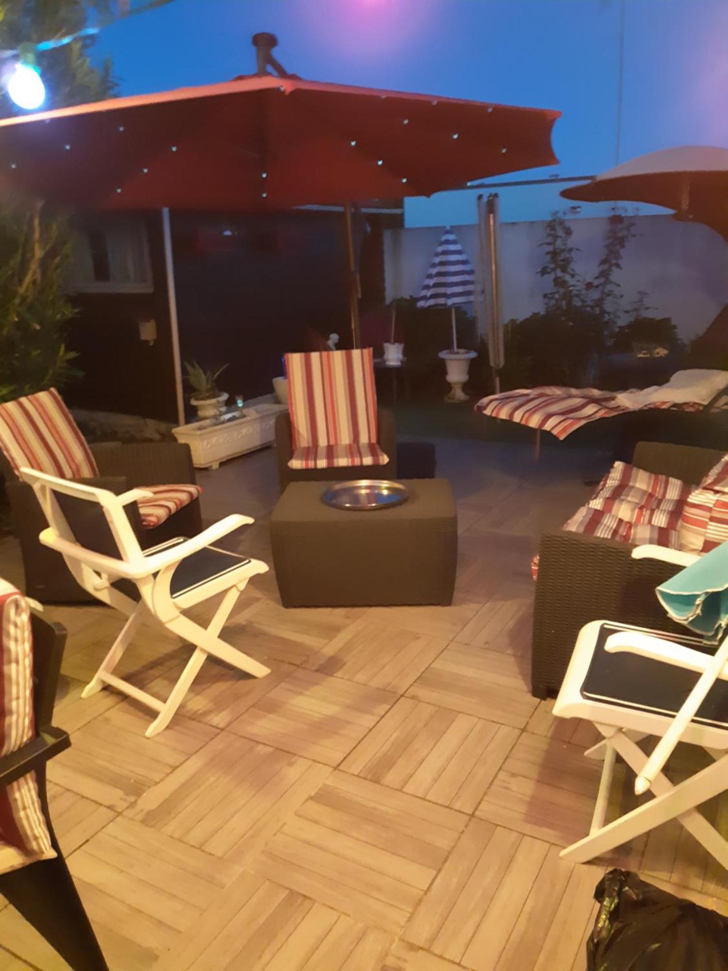 Chambre Lit Double Dans Pavillon , Chez Lilyanne 톤네이샤랑트 외부 사진