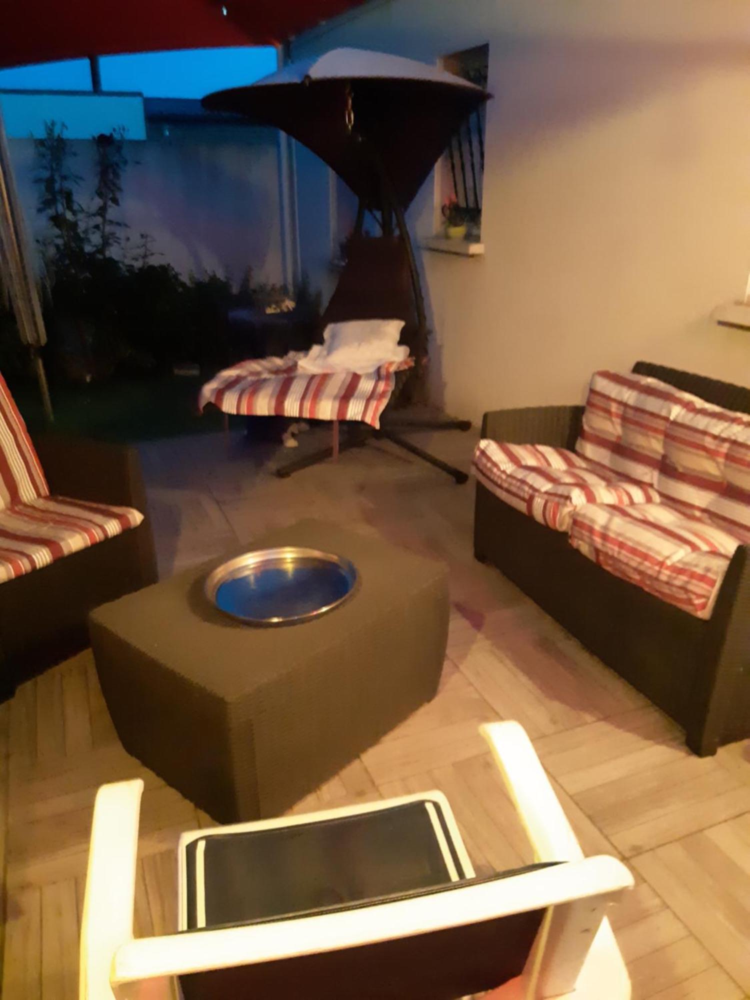 Chambre Lit Double Dans Pavillon , Chez Lilyanne 톤네이샤랑트 외부 사진